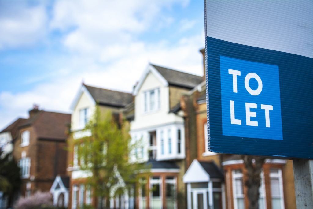 to-let-salesboard-in-front-of-row-of-victorian-terraces